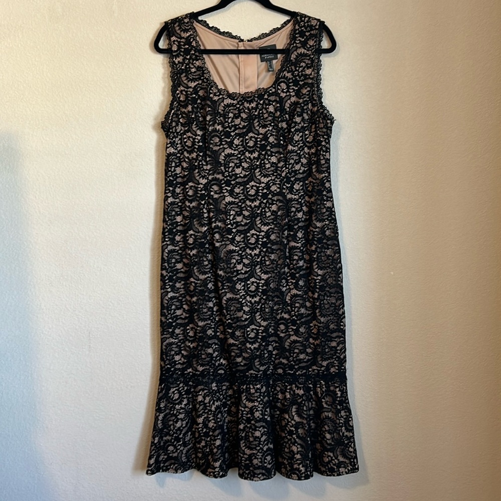 EUC Adrianna Papell Lace Illusion Dress Black Trumpet Skirt Size 16